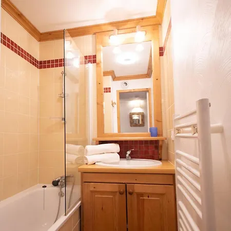 Cosy Avec 2 Balcons, Casier A Skis Et Services Inclus, - Fr-1-291-1007